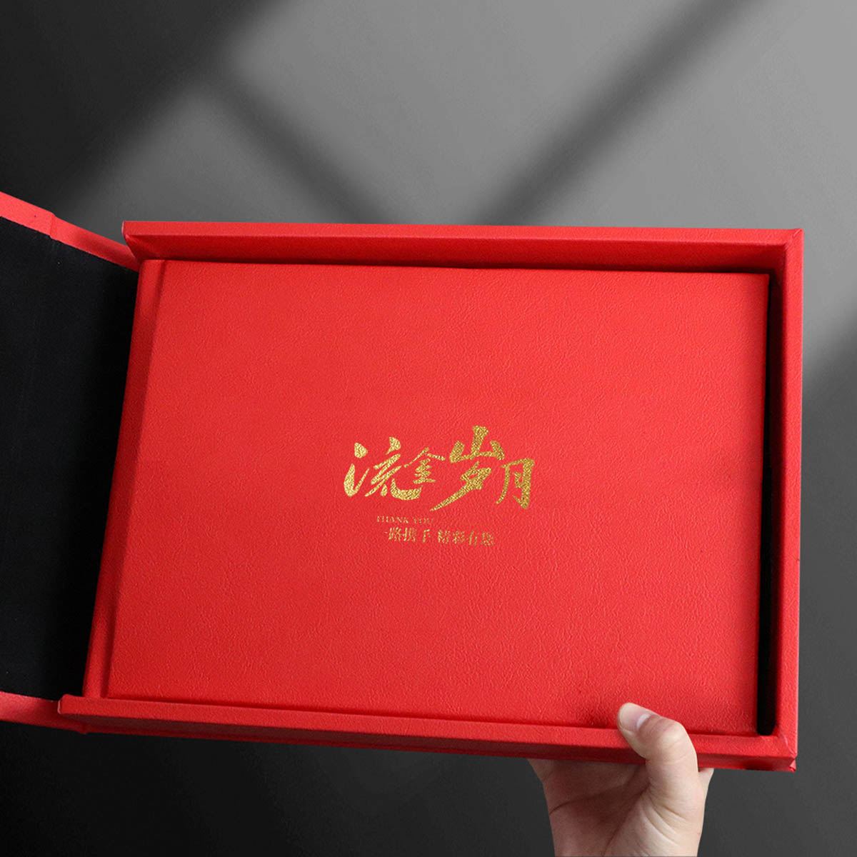 莱尔德学院送老师红色